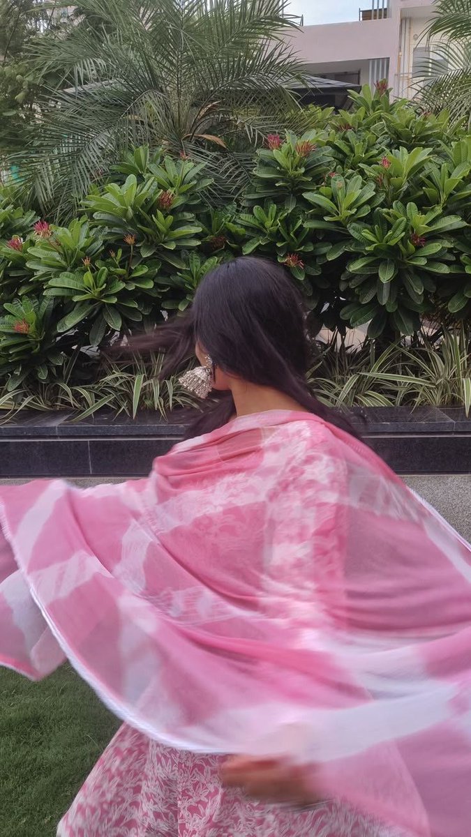 👁️Naina👁️ tweet media