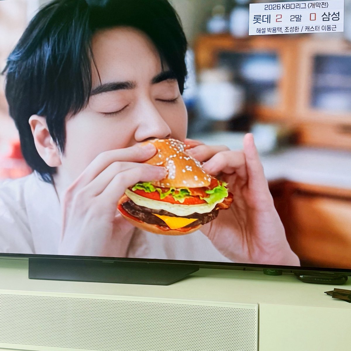 ᴀꜱɪᴅᴇ tweet media