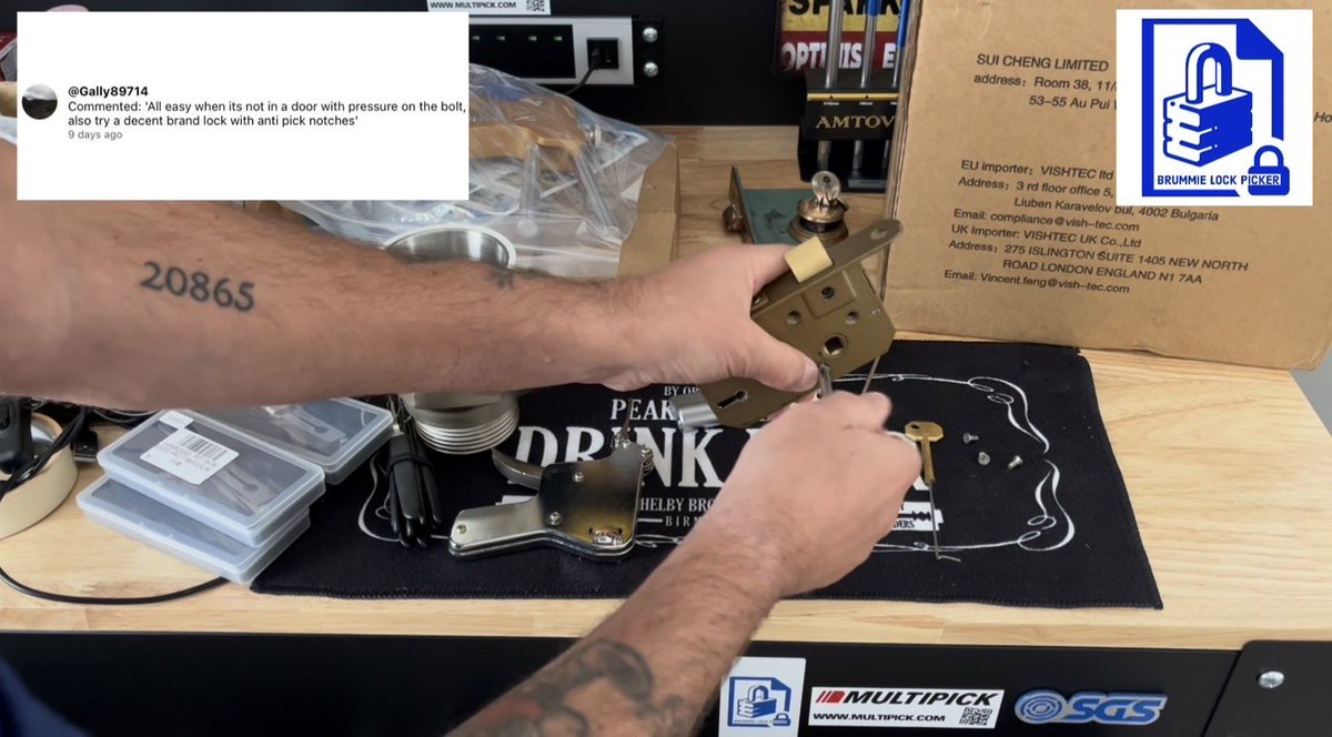 BrummiePicker's tweet photo. Using a kitchen fork as a tension tool and yes this lock does have anti pick notches 
https://t.co/dZYJLB2fkr https://t.co/LmMJmXnSJj