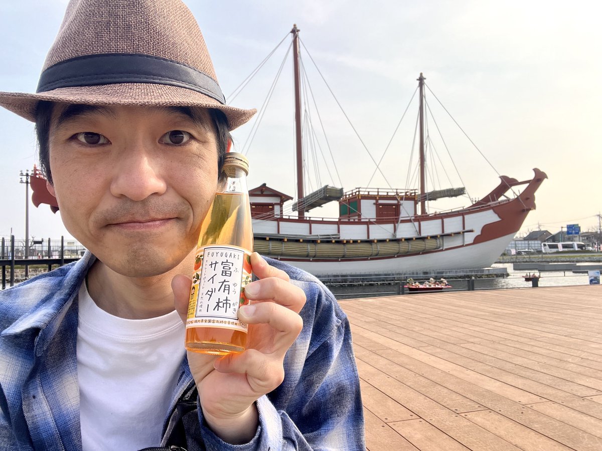 昨日と今日とで、古都へお出かけしてきました🌸

山の上の桜はまだ全然咲いてなかったけど、青空がとても綺麗でしたよ🟦

忙しい年度末。
少し歩き疲れたけど、いつもと違う空気を吸って、リフレッシュしてきました☘️

旅先でもドーナツは忘れずに🍩

#ドーナツとコーヒーを持って 
#吉野山 
#平城宮