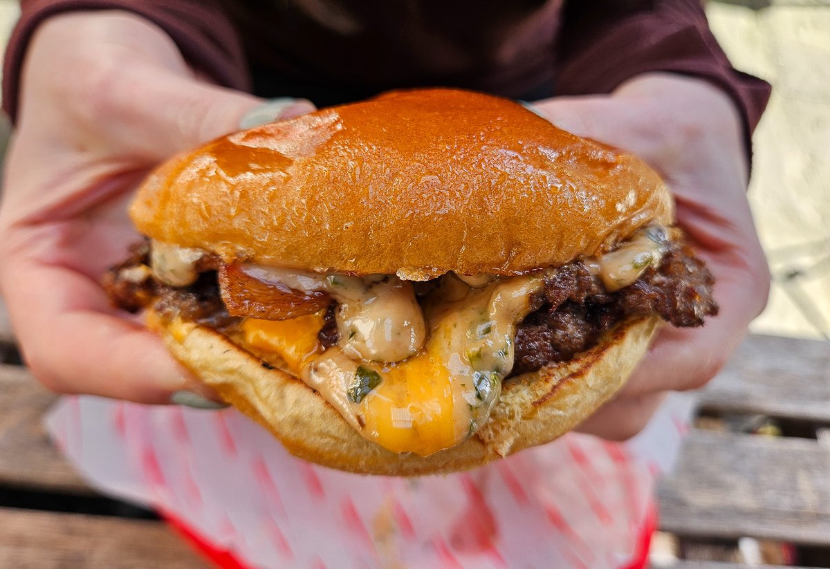 gourmetgorro's tweet photo. New on the blog - it's Tom's Smashed Burgers in #Penarth.
https://t.co/KnAS8WlMw6 https://t.co/vJ0Hp2BbFz