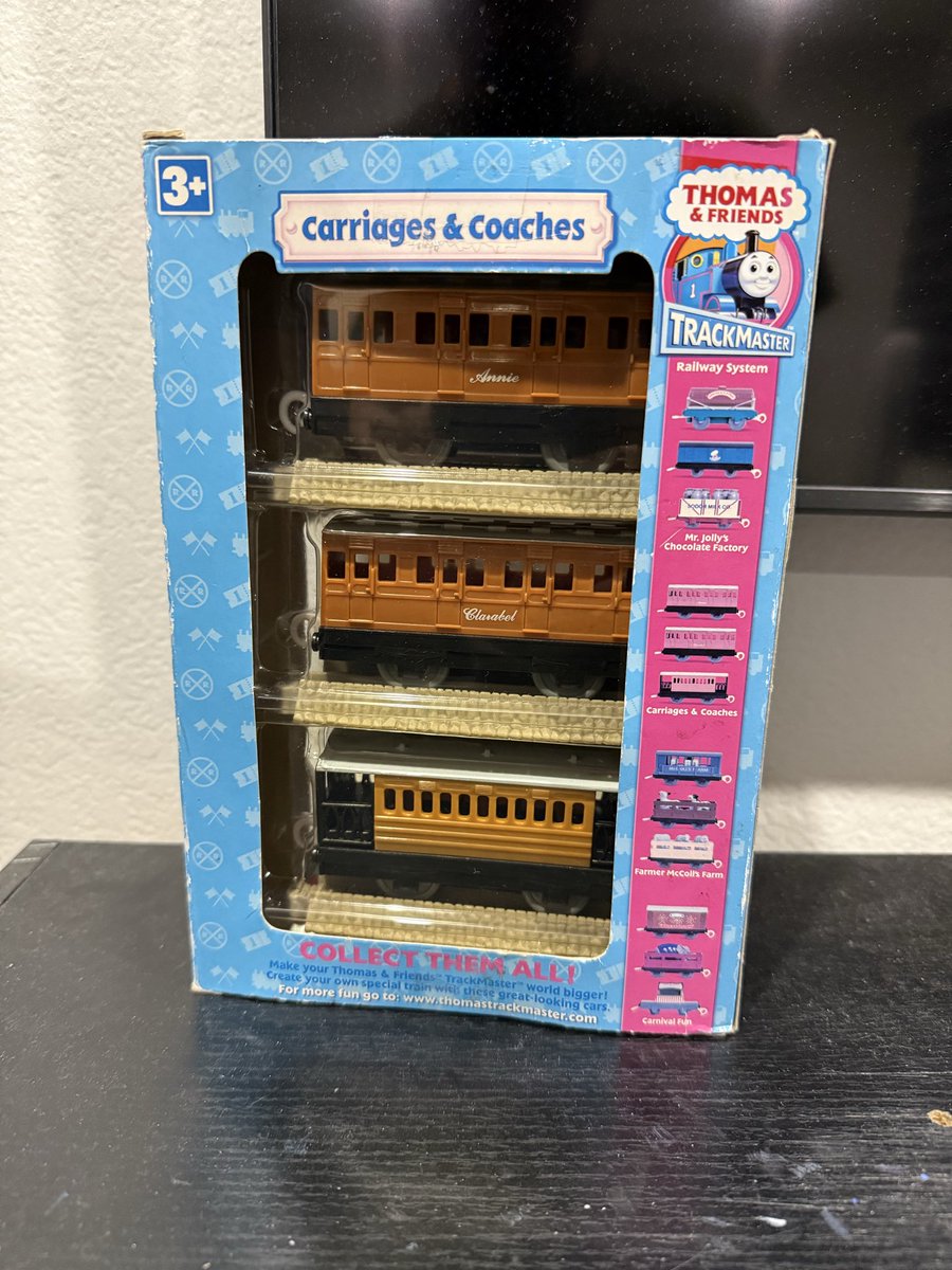 As my birthday was last week, I received a nib trackmaster diesel 10 and a nib carriages and coaches pack, they’ll go nice with the collection 🗣️