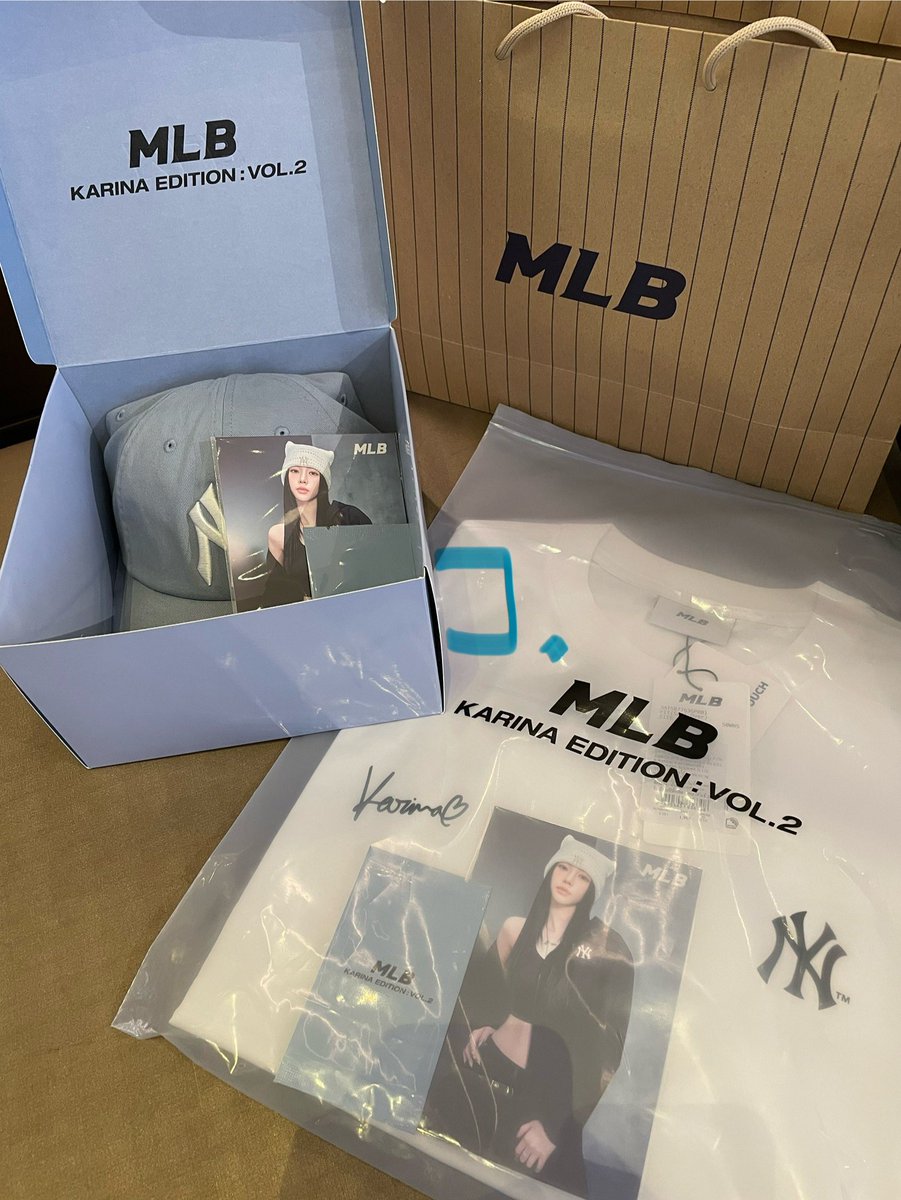 jaeyesmile's tweet photo. MLB รอบคิวซื้อหน้าร้าน คิว5x เสื้อไซส์ S หมดแล้ว🫠 ครั้งนี้จัดการคิวดีมาก ซื้อชิลๆเลย แล้วคิวต้นๆคนเทไม่มาเยอะมาก รู้เลยนะใครมันกั๊กคิว อย่างรอบนี่คิว 41-60 มีมาตรงเวลาแค่10คนนิดๆ ส่องแล้วมายแท้ทุกคน ดีใจที่มายได้ซื้อเองกันจริงๆ🥹 หมวกเสื้อสวย ป้าฟิน #KARINAEDITION #MLBWITHKARINA https://t.co/1kz0jqD7BR