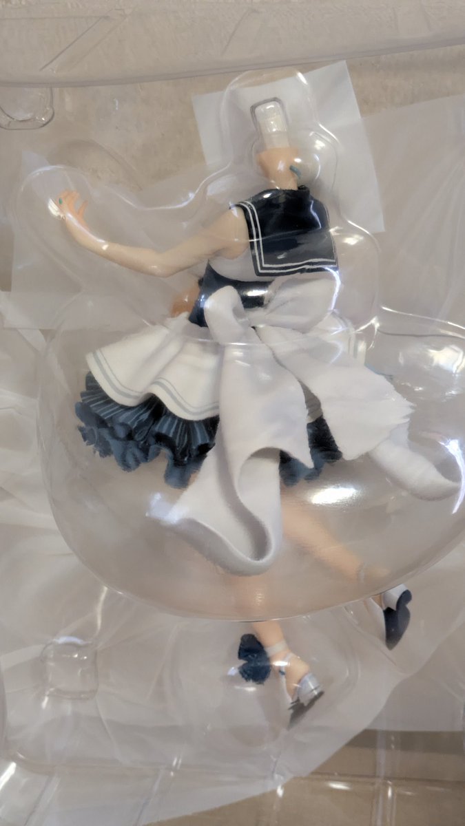 transparent_blue tweet media