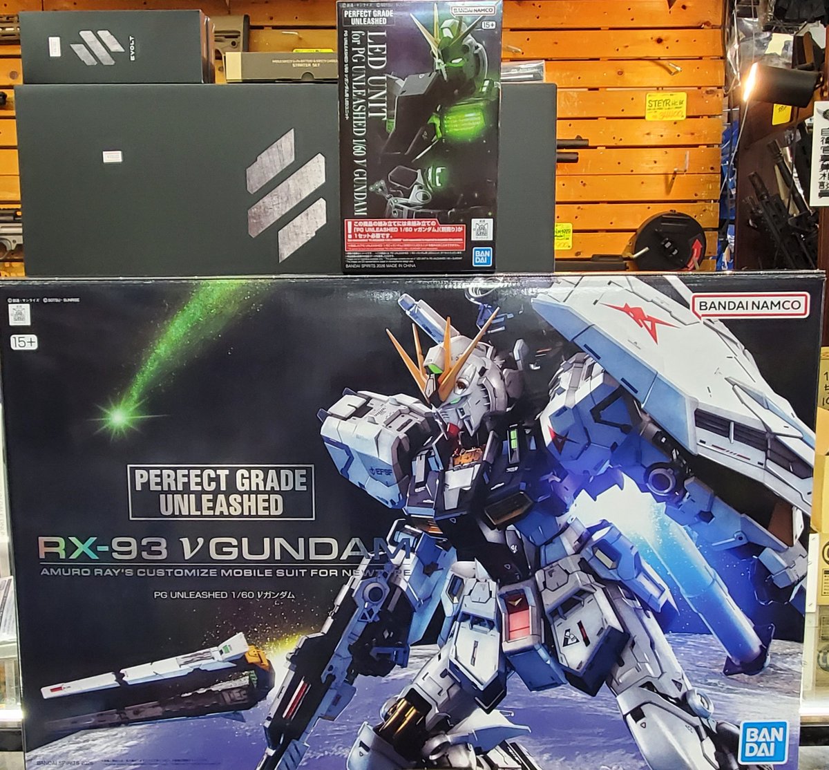 バンダイ ガンプラ「PGU νガンダム」「PGU νガンダム用LEDセット」再販 
