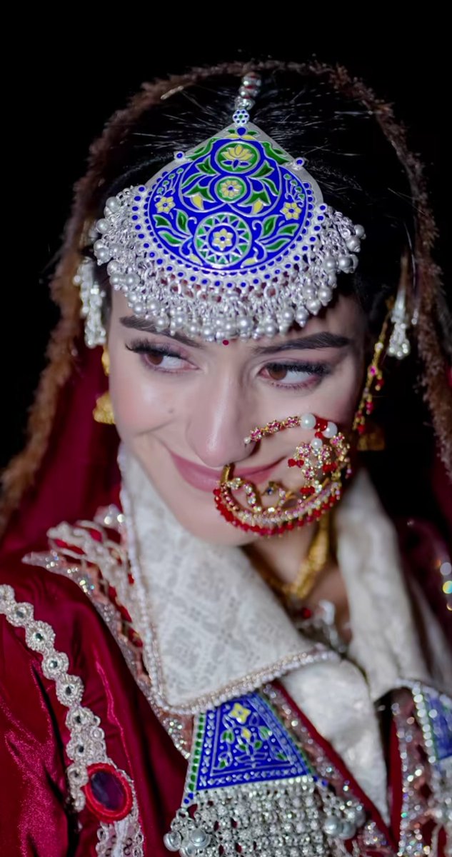 ཏྲི་གརྠ་ tweet media