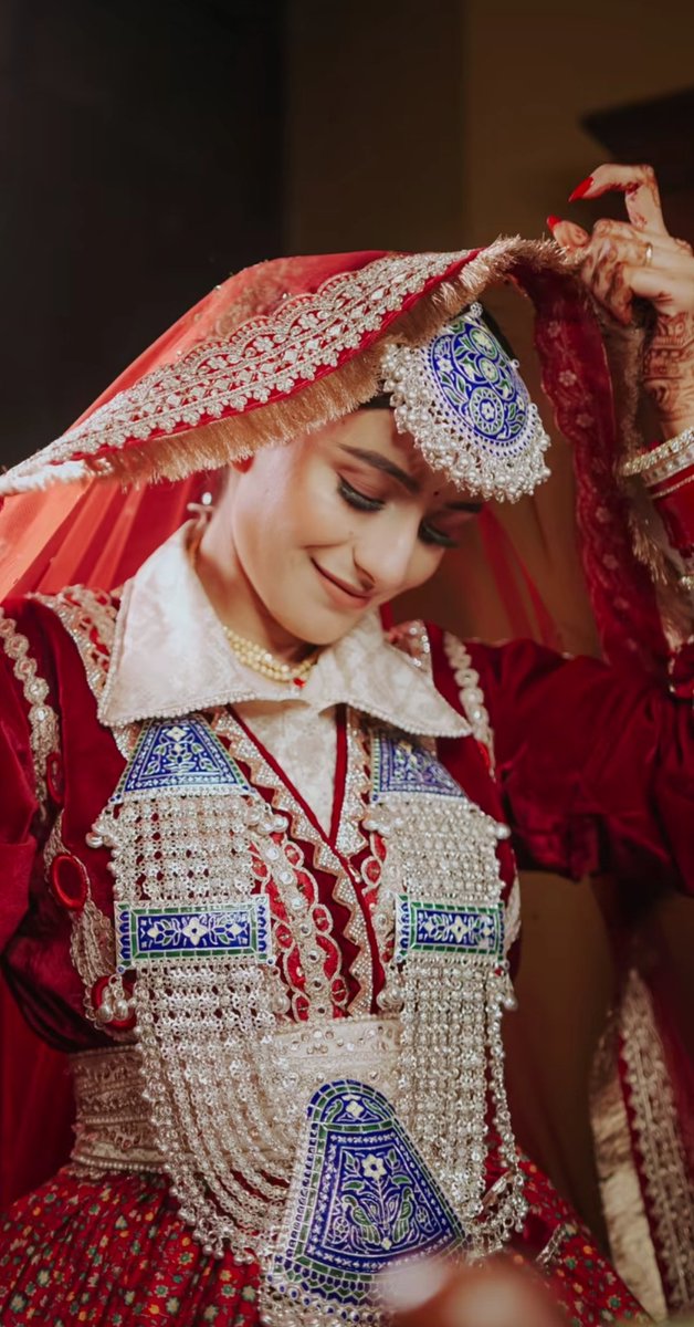 ཏྲི་གརྠ་ tweet media