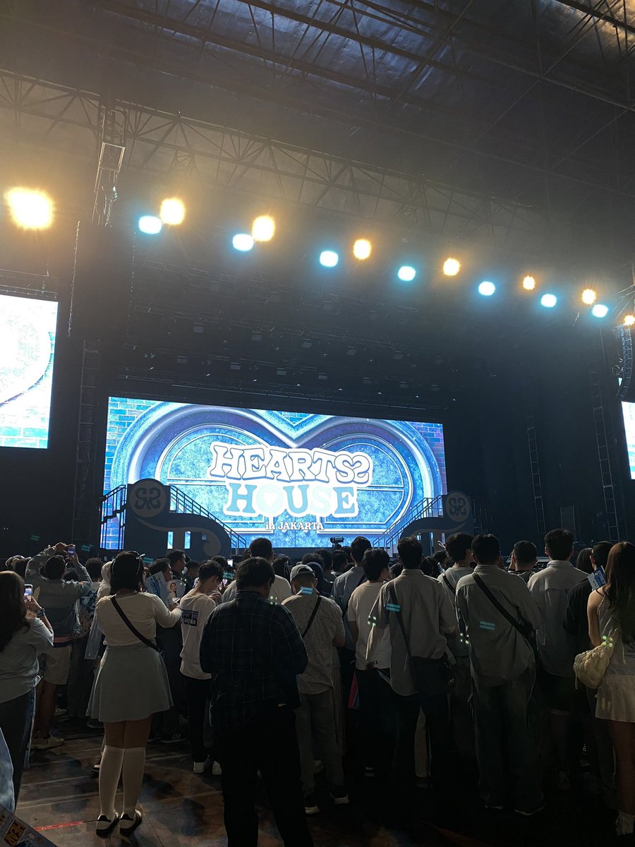 ais is so RUDE! tweet media