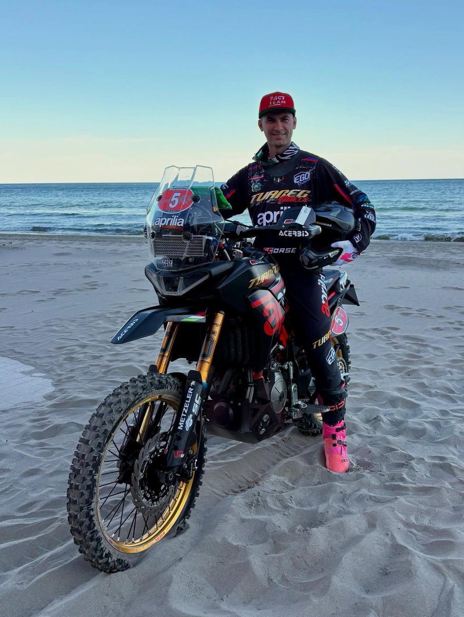 ApriliaPlanet's tweet photo. INIZIA L' ITALIANO #MotoRally
#ComeOnGuys ‼️ @ApriliaOfficial
❤️🇮🇹🔥
#TuaregRally ❤️ #GuareschiMoto https://t.co/1ZVRwvg8O1