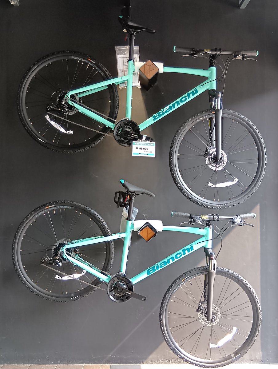 hiroshima_1885's tweet photo. 【広島】フロントサスペンションが、カッコいい！C-SPORT CROSS ！！チェレステカラーのサイズ：43，47，51の各１台ずつ在庫あります。次の入荷予定は、、、わかりません。お探しの方はお急ぎください。
在庫：https://t.co/JcjFgQRkoe

#bianchi #ビアンキ広島 #ビアンキ専門店 #自転車 #CSPORT https://t.co/48AJ35AXPJ