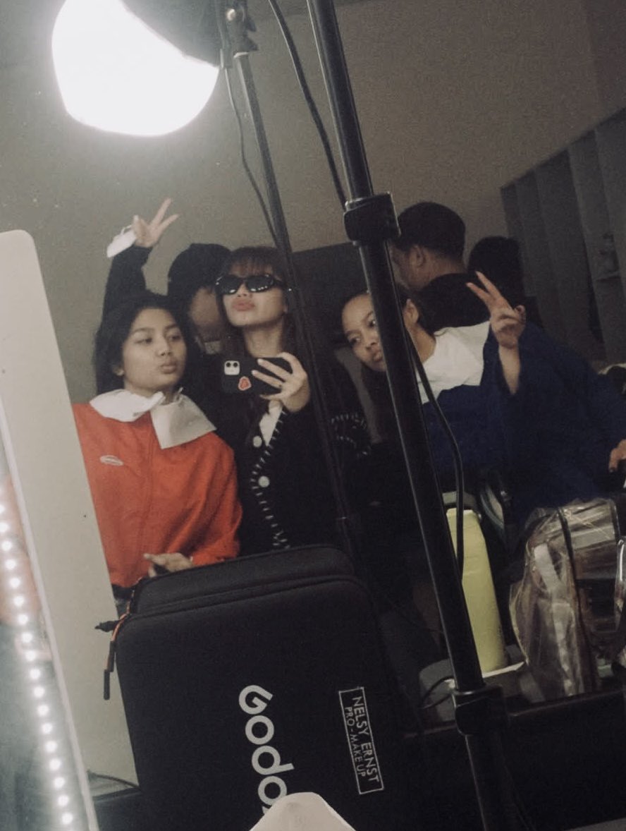 psychemiyy's tweet photo. Finally a pic with my fave trio again ε♡з https://t.co/i4dpefxGCd