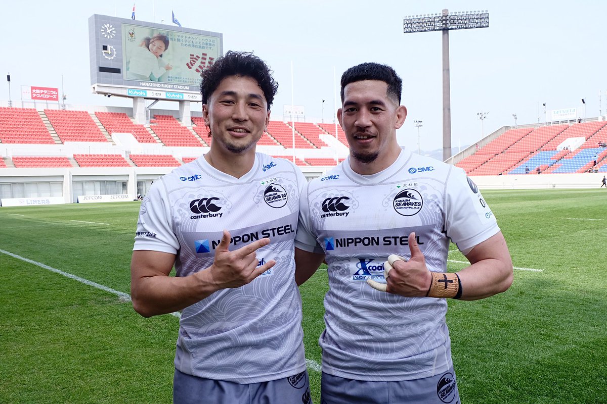 KamaishiSW's tweet photo. シーウェイブス初トライ&ゴール🤟🏻🤟🏻

移籍後、初トライの #岡新之助タフォキタウ 選手は、「久しぶりのトライ。緊張もあったけどトライできてよかった」
同じくシーウェイブスで初ゴールの #吉川遼 選手は、「公式戦初得点もこのスタジアムでした。緊張したけど(ゴールが)決まって嬉しかったです」
と、後半チームに勢いを与えたふたりでした🌊

#日本製鉄釜石シーウェイブス