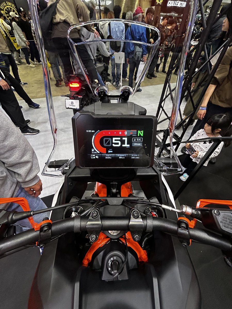 sy62r__'s tweet photo. モタサイ来たよ〜
#POWERWEAR 
#KTMJ 
#我々はオレンジ https://t.co/vU2U1zHTOB
