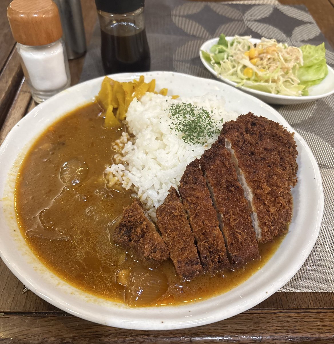 hirotozhiroto's tweet photo. 天気が良いのでのんびりお散歩リフレッシュからのランチ！
気合い入れて頑張りますかね🍛

#レス　#裏垢女子と繋がりたい
#裏アカ女子と繋がりたい
#裏垢男子　#裏アカ男子 https://t.co/mwUHy5d1iJ