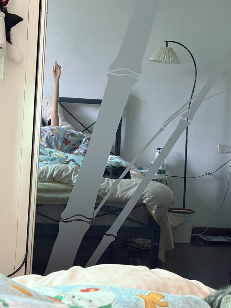 摘月亮 tweet media