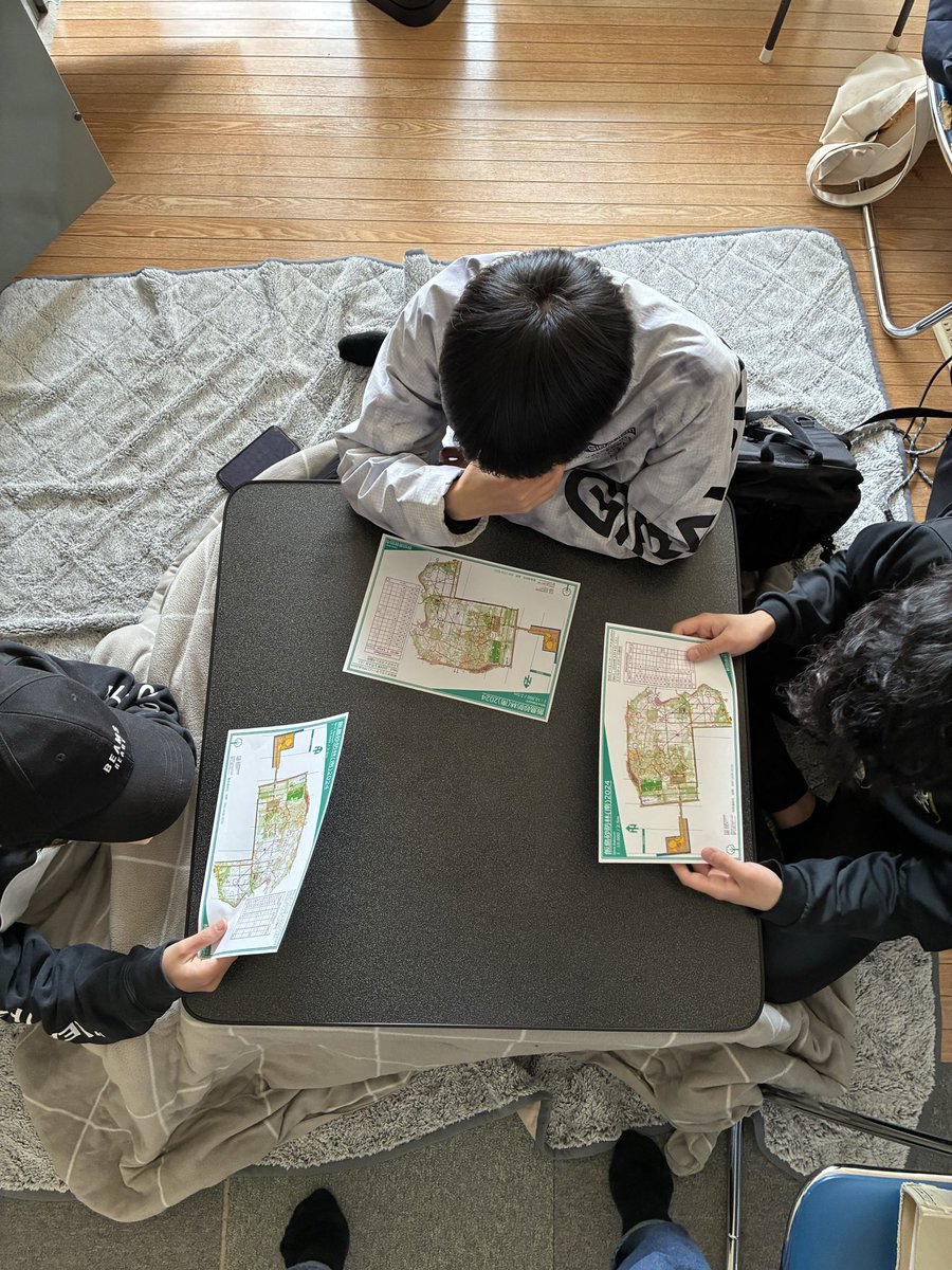 gandaiolc's tweet photo. こんにちは！  
岩手大学オリエンテーリング部です！

先日、地図読みを行いました🗺️  
今回は秋田大学オリエンテーリング部の方と一緒に行いました！

他大学の方と交流できる点も、オリエンテーリングの魅力の一つです！

#春から岩手大学
#春から岩大
#オリエンテーリング
#新歓 https://t.co/lv4Rfqho9a
