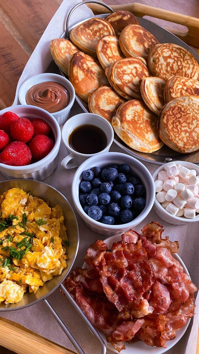 OurinIza's tweet image. That's what I call a breakfast 🥞 

Who wants to join me, I have to forks? 

#saturdaymorning #satyrdayvibes