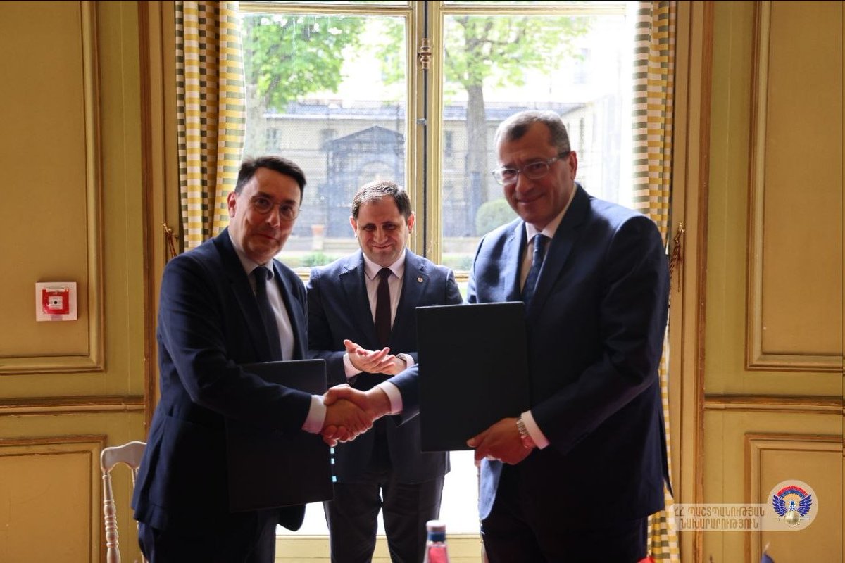 crossroads_am tweet media