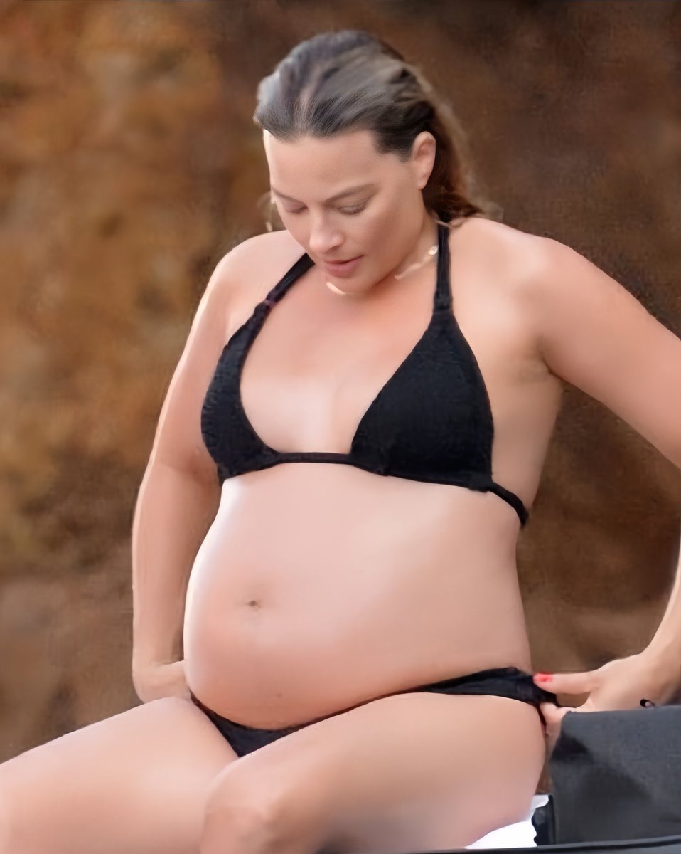 Pop effect tweet media