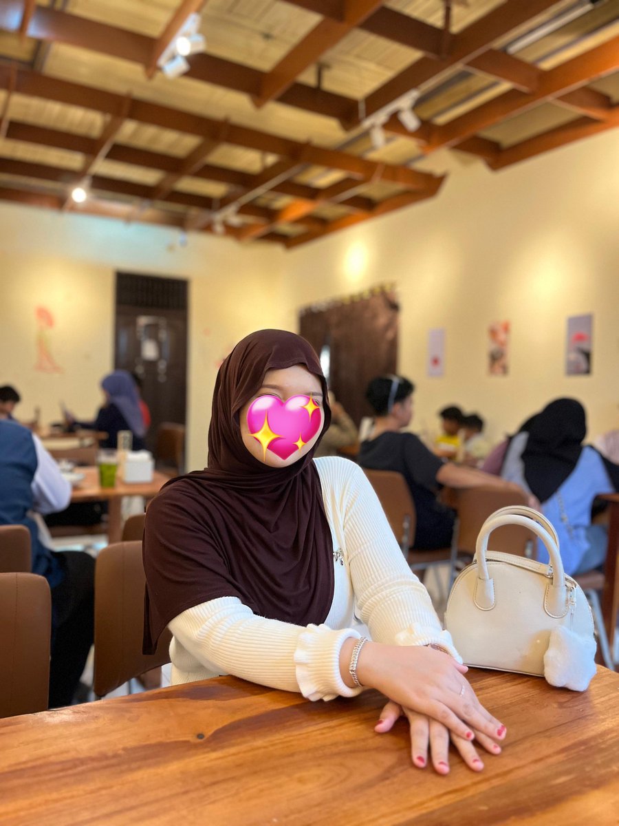 yulanda_dsy's tweet photo. @itfsgumi @tanyarlfes Cobain pashmina kaos jasmine kakk, nyaman bangett dipakai, adem dan enak dibentuk https://t.co/pSZhnMbztx