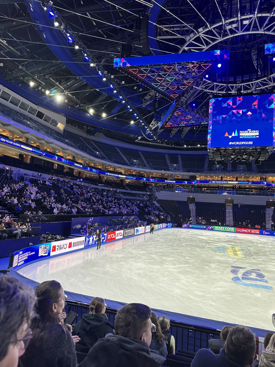 goldenskate's tweet image. Absolutely fascinating to see so many fans in the rink before 7 am in the morning during the FIRST group of men’s practice 😳

#WorldFigure #FigureSkating