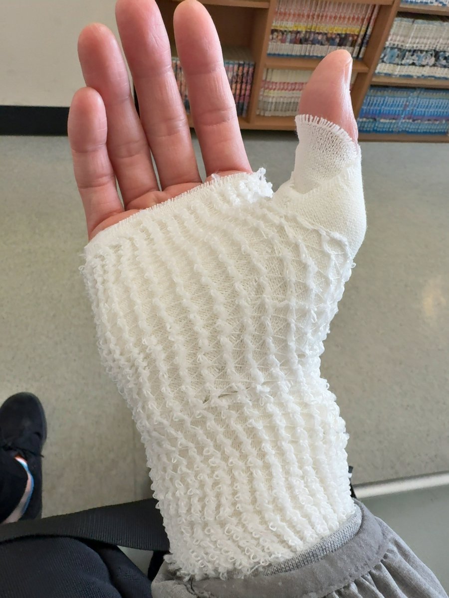 kururusky tweet media