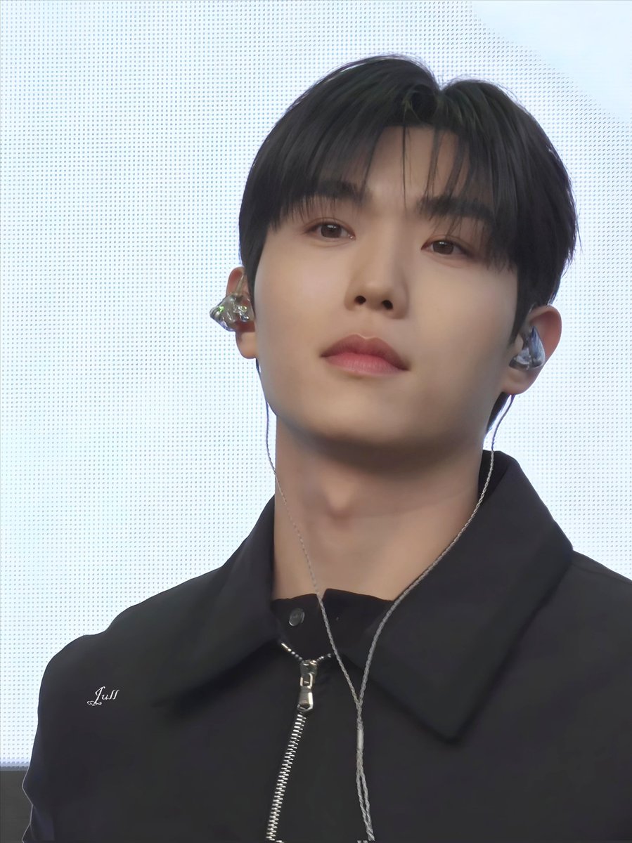 쥴리안 tweet media