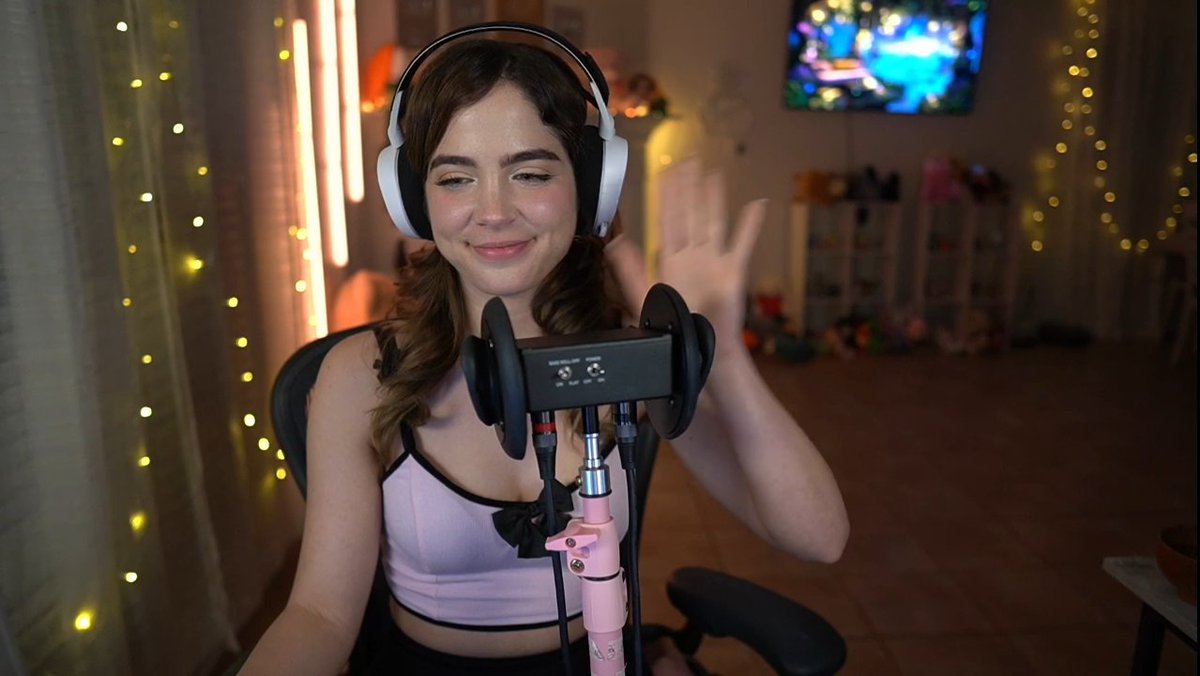 Padilla_Sy's tweet photo. Buen stream de @staryuukiii 💫
✨Hubo charlas 
✨Jugó al GTA V
✨ASMR de mouth sounds 😴

Linda noche ❤️ https://t.co/O5H2E0srks