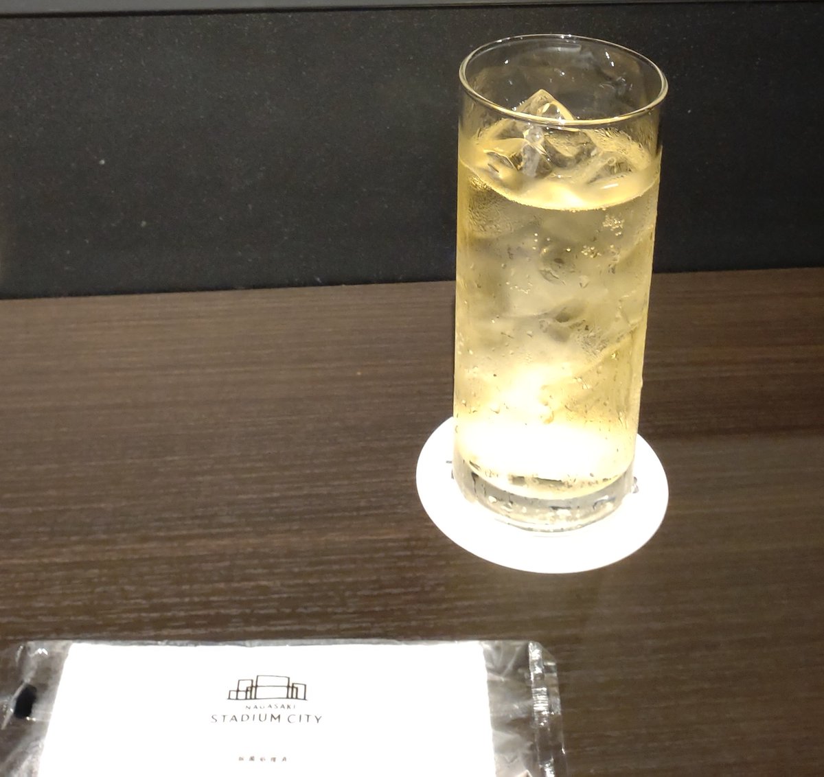_youuu_'s tweet photo. SLOW SHANK長崎2部。去年聴いたアレンジから変化してる曲も“丸の内サディスティック”も“祭りのあと”もすっごいよかった♡
尚希さん口笛パートが成功してみんな拍手！
将平さん歌いながら前列のテーブルまわって配ってたポテト、上の階いる人に「降りてこい！」言うからお客さん並んでて曲が頭に入らずw https://t.co/1QpEu2RAK7