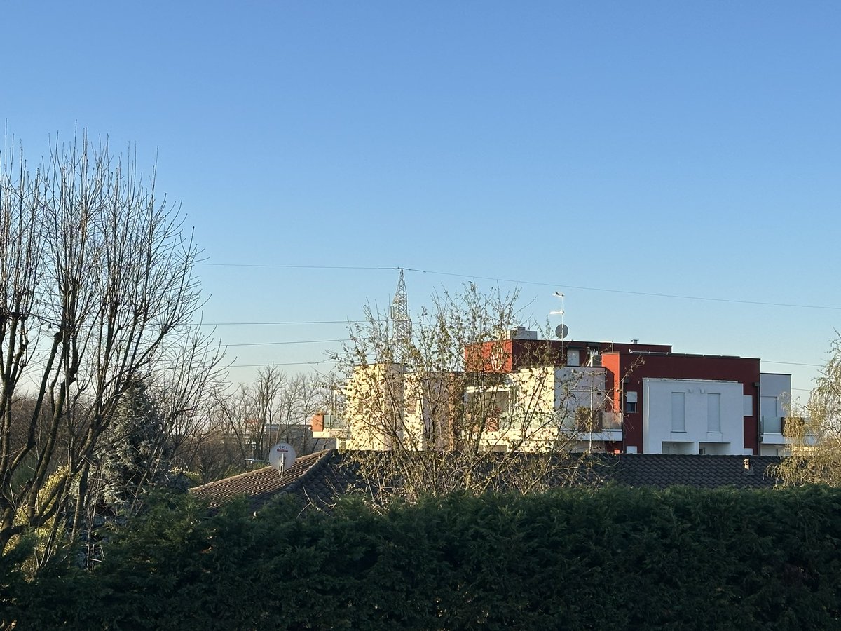 意大利小镇酒店，不错，很干净。