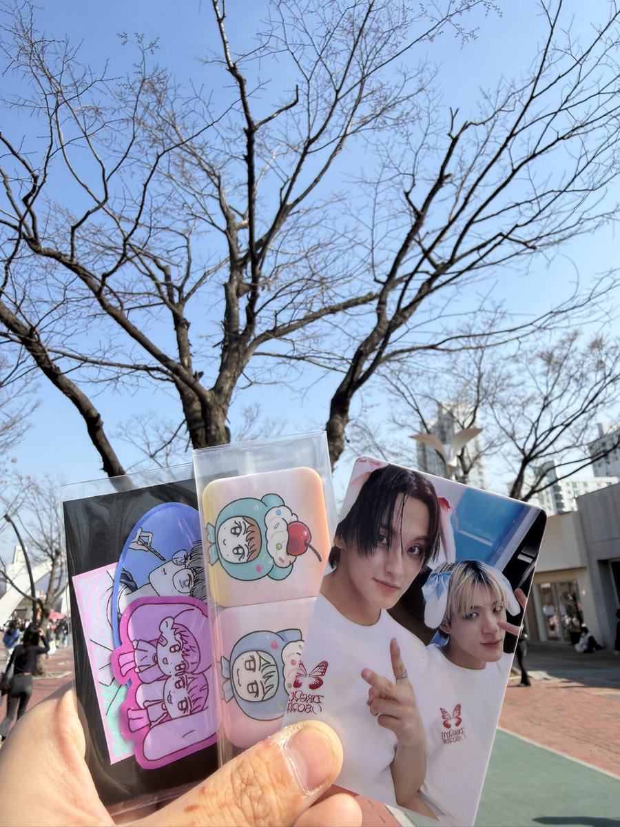 n ˚ʚ♡ɞ˚ tweet media