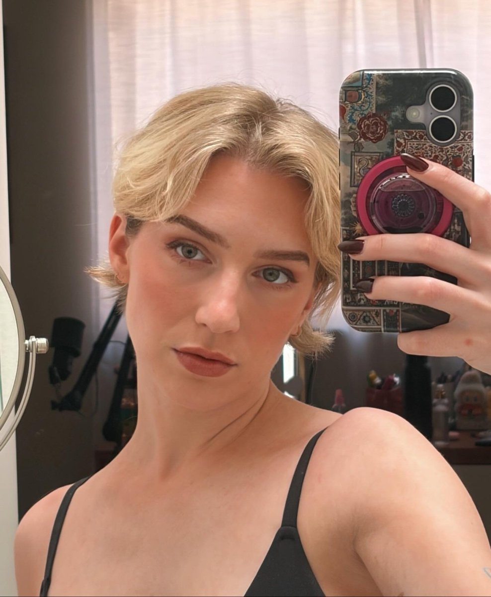 Aussie__11's tweet photo. I'm back to remind y'all how hot 🥵 Courtney is 😵‍💫😵‍💫 https://t.co/NbCVDsGdel