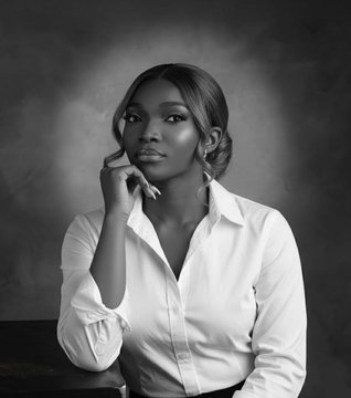 I had over 1k followers before I realized...

I didn't have a brand.

I was just posting random tips. 

To be honest, the numbers were growing.

People liked my posts, but nobody knew what I actually did.

Here's something I've learnt:

Followers give you attention. 
A brand