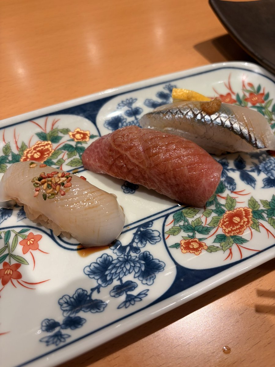motas99's tweet photo. 友達から一旦お疲れ様
北新地寿司。ありがとうす。マジで元気ないけど美味しいことはわかりました。 https://t.co/FSjRGsB7ZO