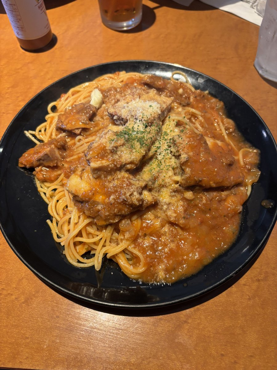 本日のランチはボンジョルノさん
新クッシーナ店に伺いました✨
キングオブパスタの初代優勝メニュー
ハーブで育てた地ポークのパスタ🍝
頂きました♪
とても美味しかったです👍