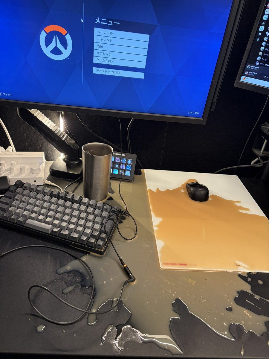 ムカつき過ぎて台パンしたらコーヒー全部こぼれた。OW最高。