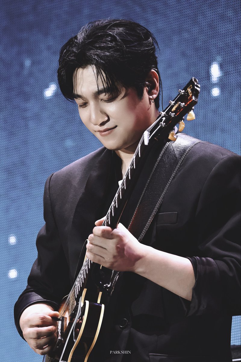 𝐒𝐇𝐈𝐍 tweet media