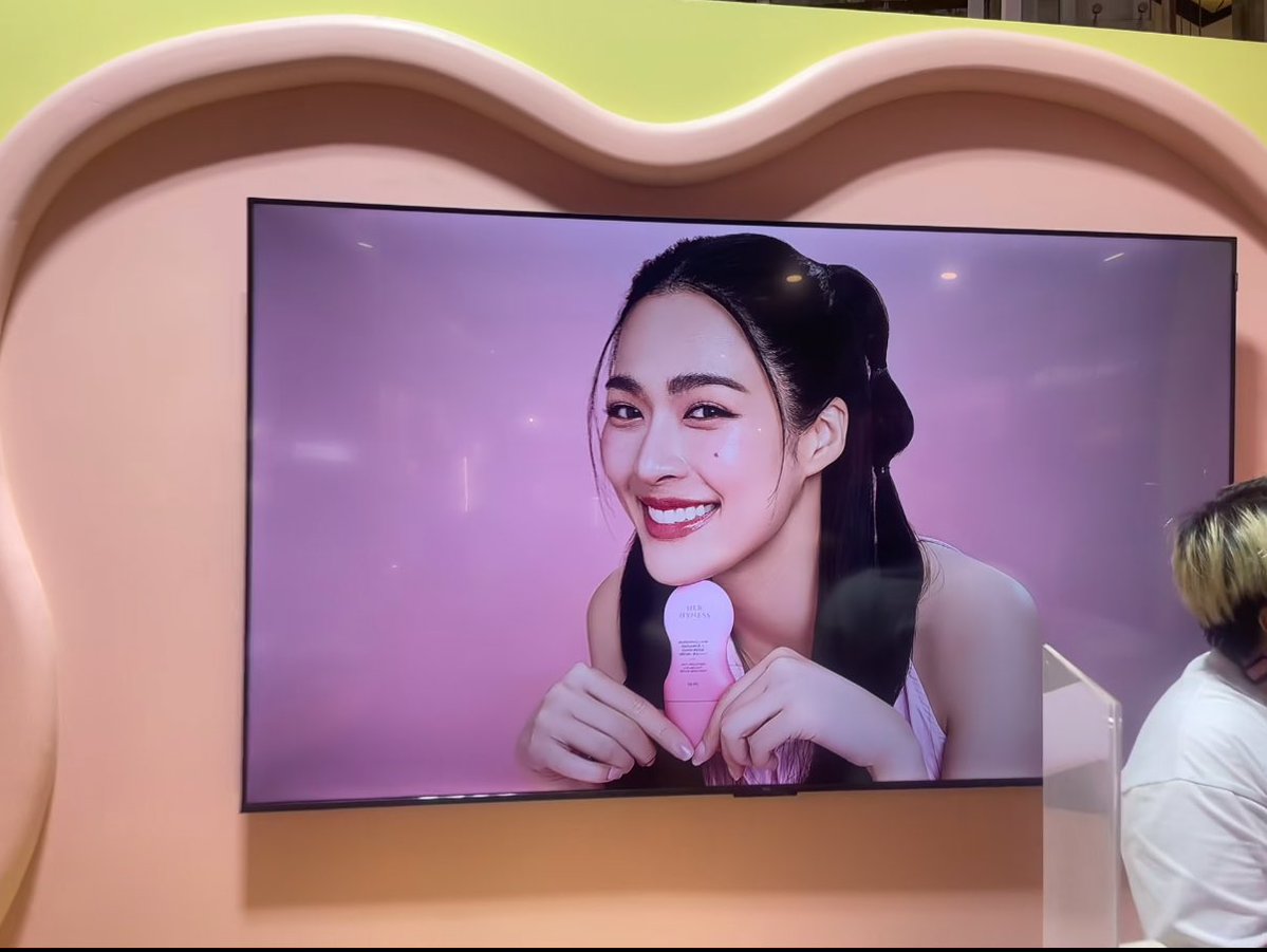 bigmango_8's tweet photo. Lingling Kwong’s amazing ability makes HerHyness stand firm in the competitive beauty market.🔛🕔

LINGLING BA HERHYNESS
#LINGxHerHynessMarshmallow
#linglingkwong #หลิงหลิงคอง
@linglingsirilak https://t.co/2ehjcFfvjP
