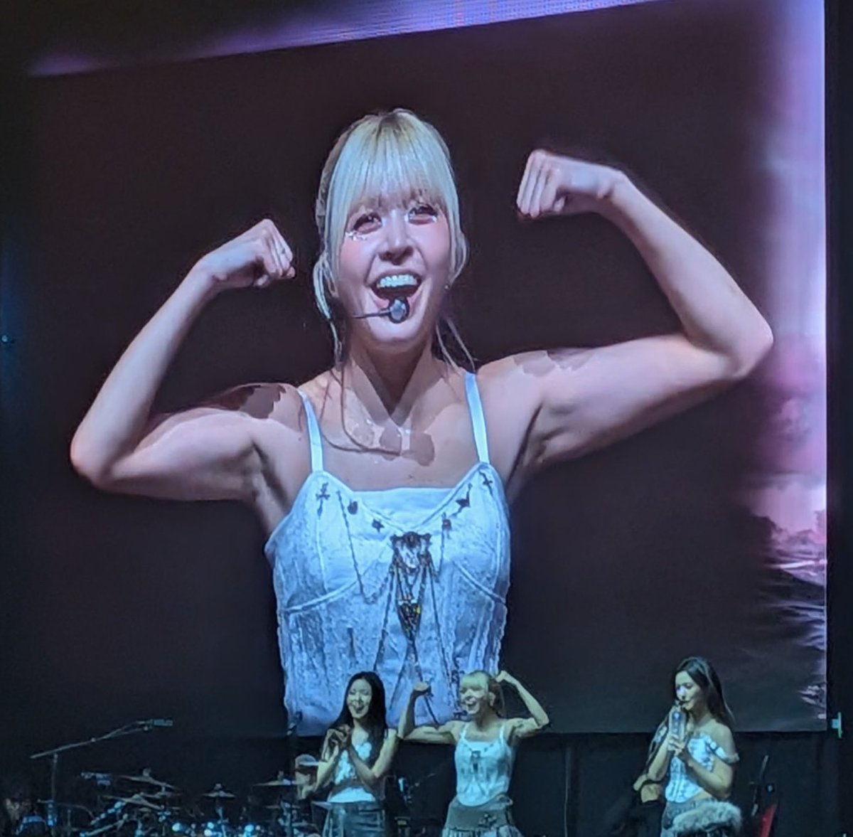 kpop moments that could kill a sapphic tweet media