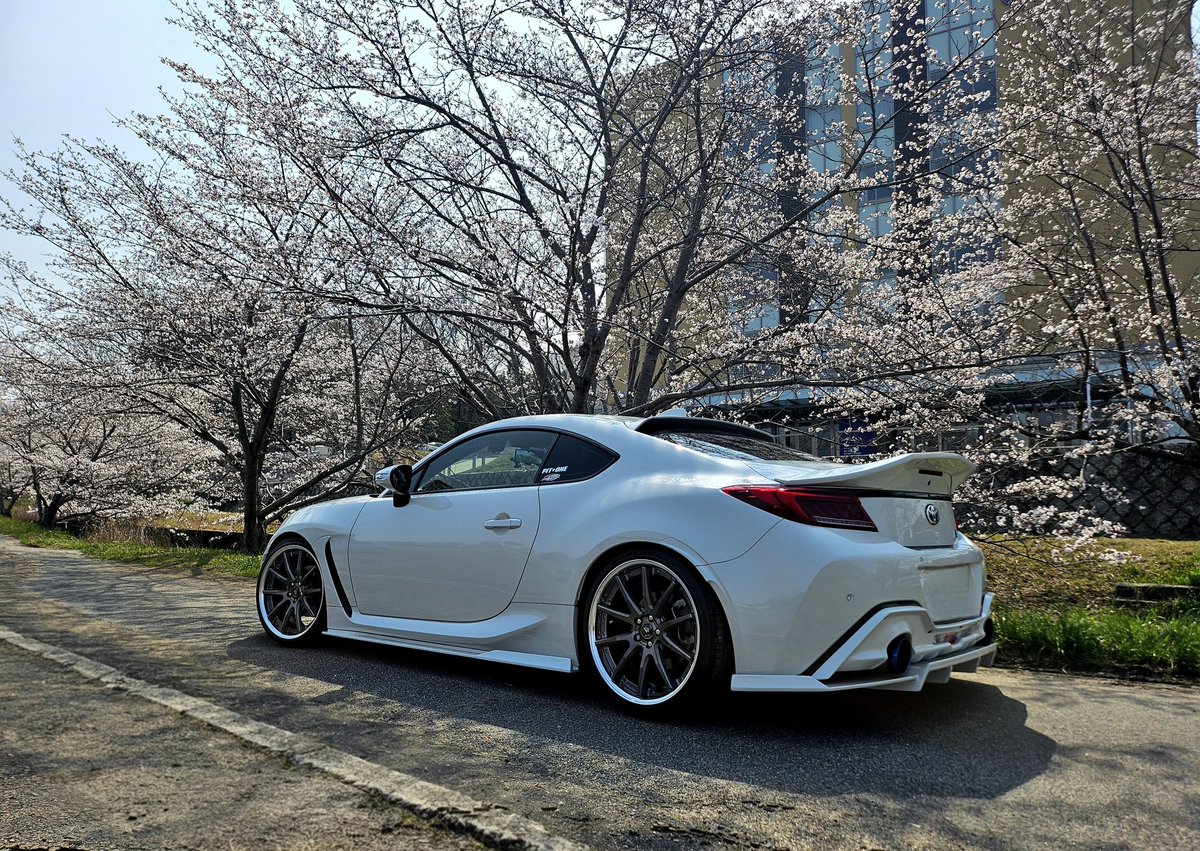 ToriaT9's tweet photo. ちょっと早かった🌸
#GR86
#Valenti 
#8six 
#AXISPARTS
#PITONEDESIGN
#pitone https://t.co/Rsm2UogDpT