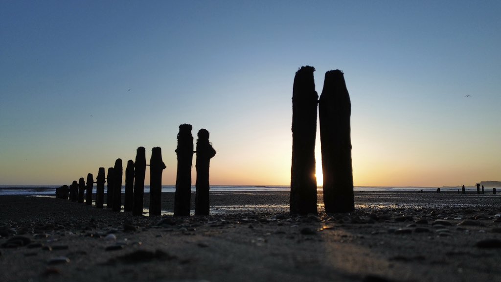DrSimonsTravels's tweet image. Sunrise on Sandsend beach #Yorkshire