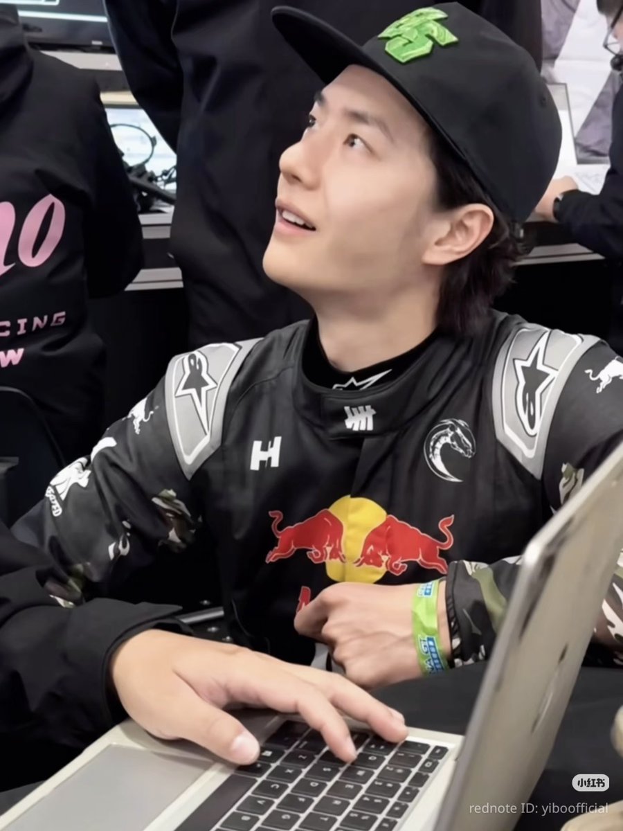 นักแข่งรถที่น่ารักที่สุด!

YIBO85 ENGINES AWAKEN
#85RacingxGT3PreSeasonD1 #YIBO85 #WangYibo