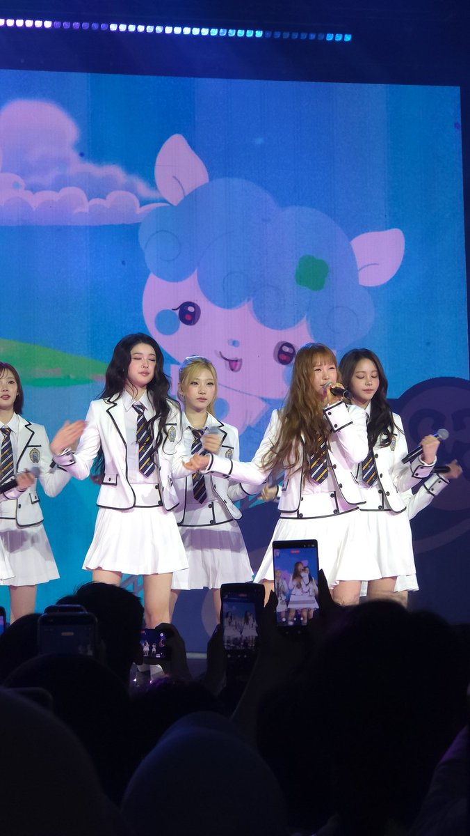 𝒶𝓈𝓀𝓎 tweet media