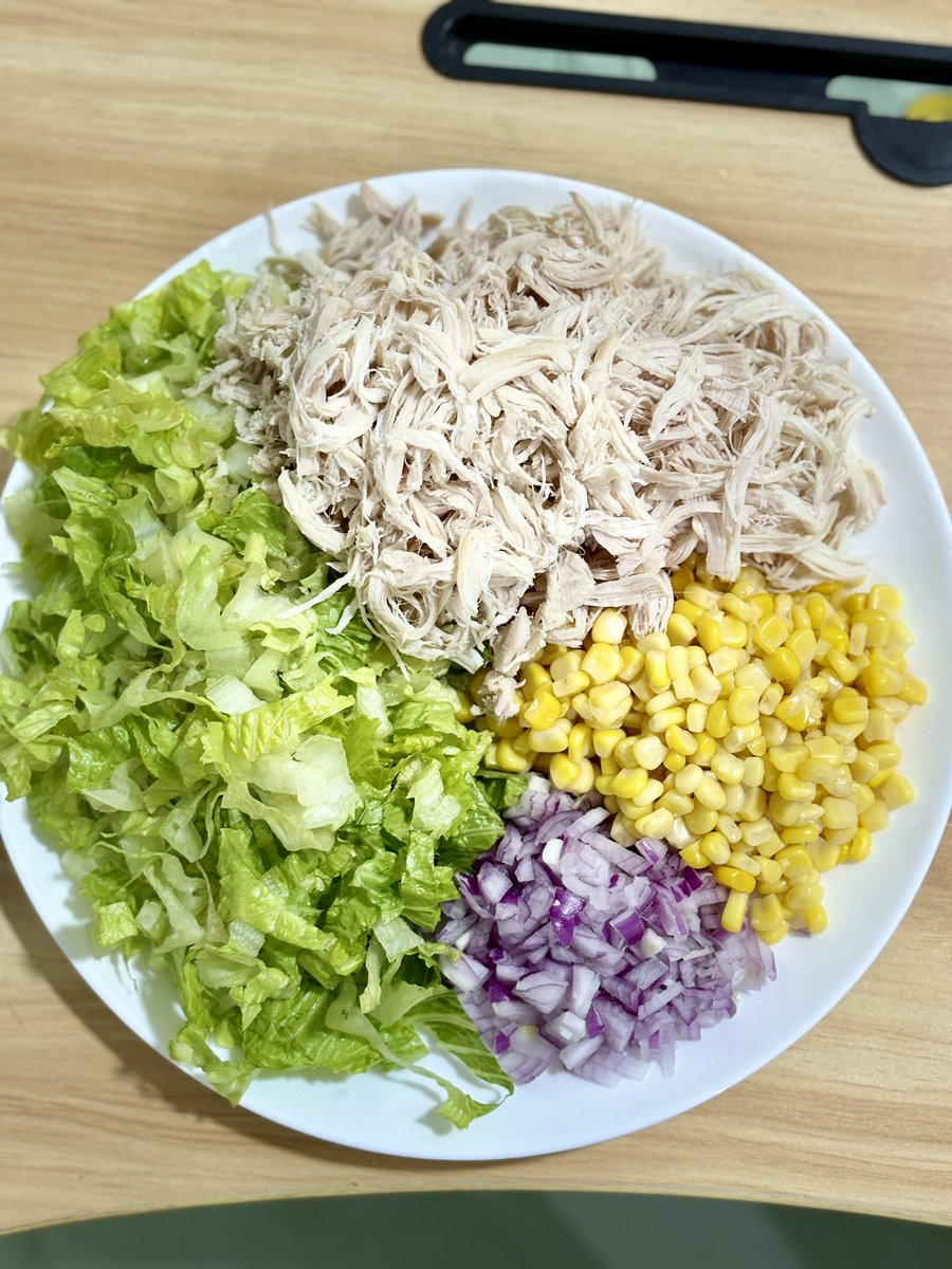 aash_mar's tweet photo. Healthy + creamy + easy 🥗🍗
This chicken salad hits every time 😍

Quick meal idea you’ll keep making 💚

#ChickenSalad #HealthyFood #EasyRecipe #Foodie #HealthyEating #QuickMeals #MealPrep #HighProtein #CleanEating #FoodLover #SaladRecipe #FoodPH #Yummy #DietMeal #SimpleRecipe https://t.co/Q8IDNHxbJ1