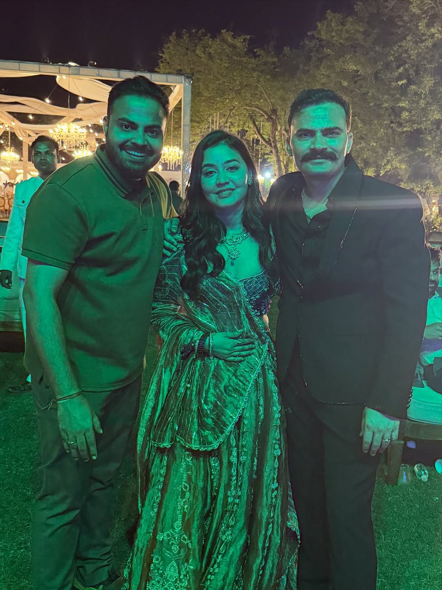 BishnoiAmazing's tweet photo. News Pinch पत्रकारिता के डायरेक्टर अभिनव पाण्डेय जी ने रिंग सेरेमनी में पहुंचकर IPS कृष्ण बिश्नोई - IPS अंशिका को शुभकामनाएं दी 💐 https://t.co/nMSAwi4BTm
