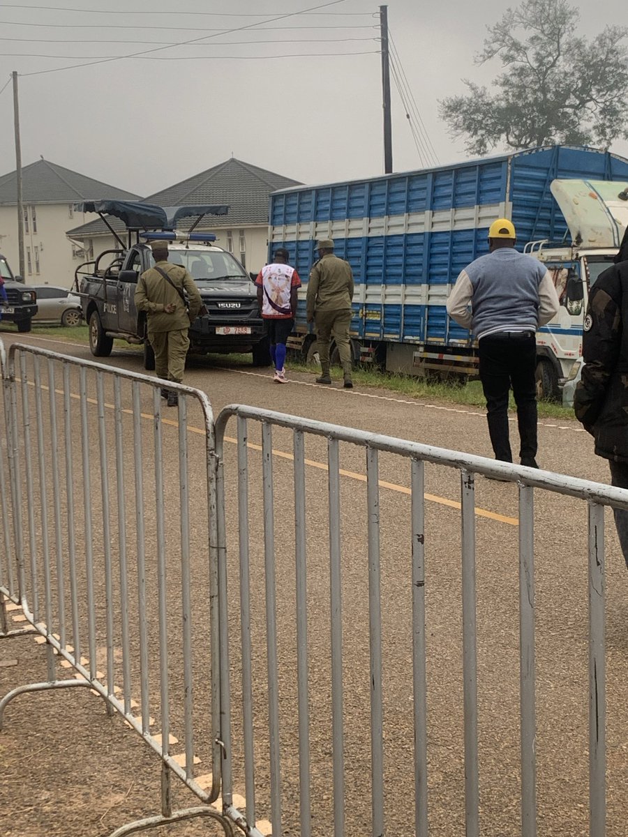 Beautiful_Ug1's tweet photo. “JUST IN 🚨: Police have reportedly arrested @DickensFriday the CEO mabarara marathon over allegations of fakeness, failure to provide kits over payments and unlawful organisation. More details to follow.” https://t.co/fgoNmSCswi