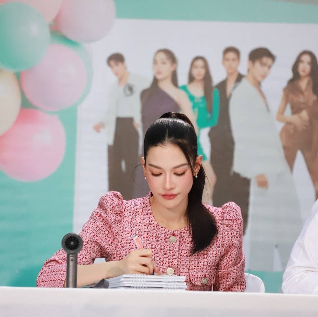 Goldilocks 🌠✨ tweet media