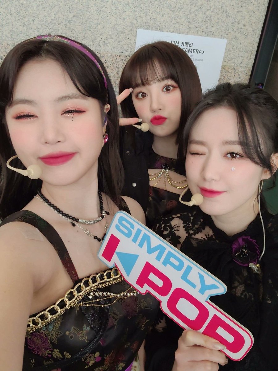 (𝐌)𝙲-𝑄U𝔼𝐄ℕ ⚡ tweet media
