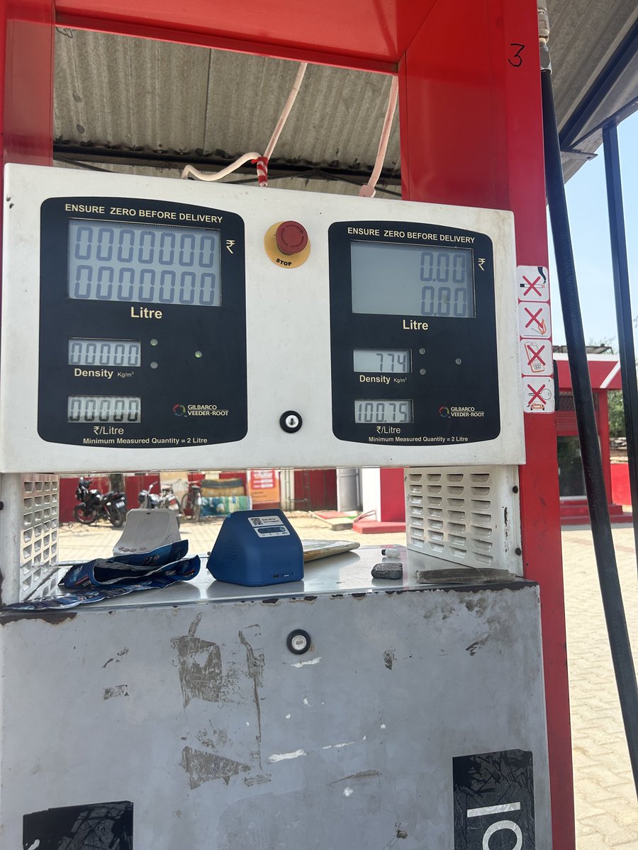 amitca82's tweet photo. @narendramodi Is it possible that @NayaraPump raised petrol prices by its own decision—and no one else did—even if it might not be good for the future? @narendramodi @PetroleumMin @myogiadityanath #nayarapetrolpump raised from 94 to 100 https://t.co/xdRCJ3kvgh