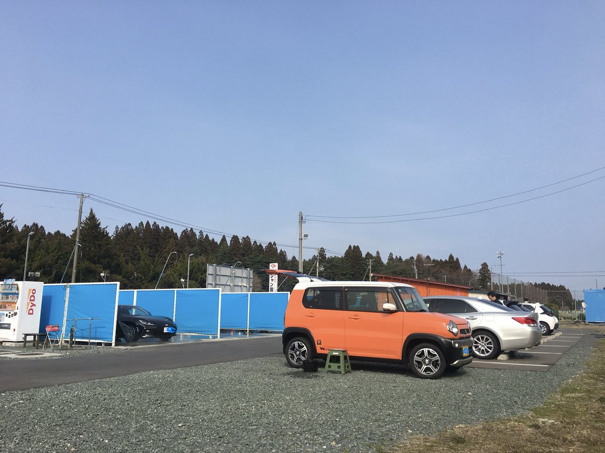 3月28日皆様お疲れ様です
私がセルフ洗車場を経営するに至った理由
前職コンビニ経営にて従業員の確保の限界を感じる
境界知能の兄の職場を作る為
洗車場経営は儲からない
そんな私の心が満ちる時がある
洗車場が混み合い、声を掛けてくれる方々がいる時
この洗車場を残していきたいと強く思う